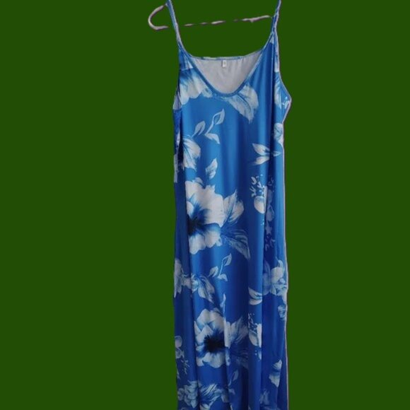Blue with white floral sophisticated dress. Summer, Maxi, Hawaii, Vacation, fun - Picture 4 of 5